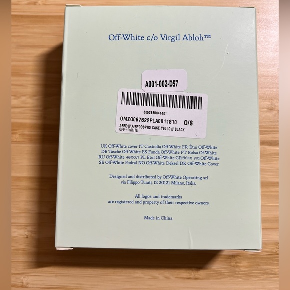 Off-White Arrow AirPod Pro Case - Picture 2 of 7